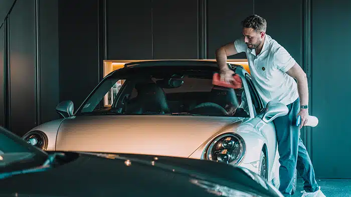 angele automobiles vendeur nettoyant voiture porsche
