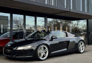 AUDI R8 V8