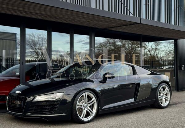 AUDI R8 V8