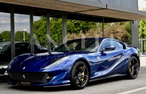 FERRARI 812