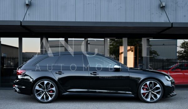 AUDI RS4 – Image 16