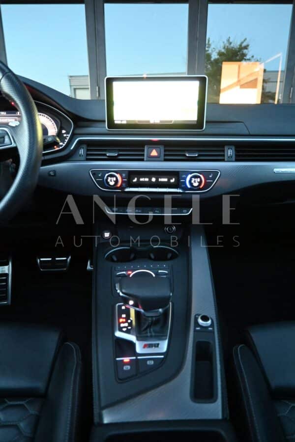 AUDI RS4 – Image 12
