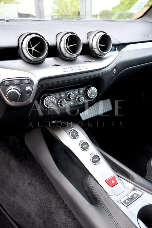 FERRARI F12 BERLINETTA ROSSO CORSA – Image 6