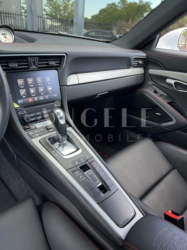PORSCHE 911 TARGA 4 GTS – Image 13