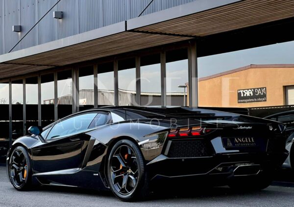 LAMBORGHINI AVENTADOR – Image 8