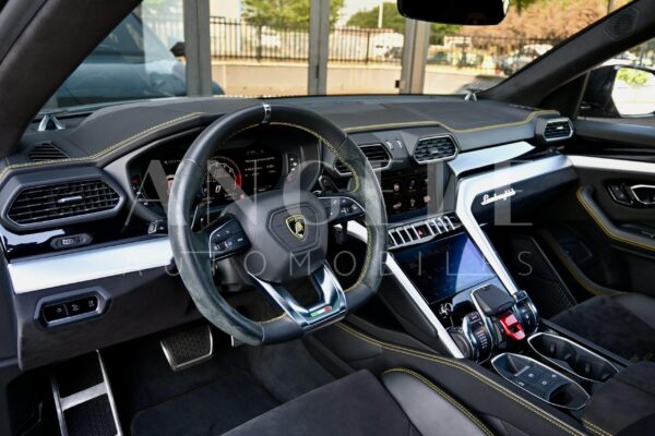 LAMBORGHINI URUS – Image 12