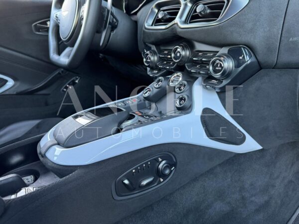 ASTON MARTIN VANTAGE – Image 11