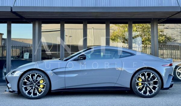 ASTON MARTIN VANTAGE – Image 12