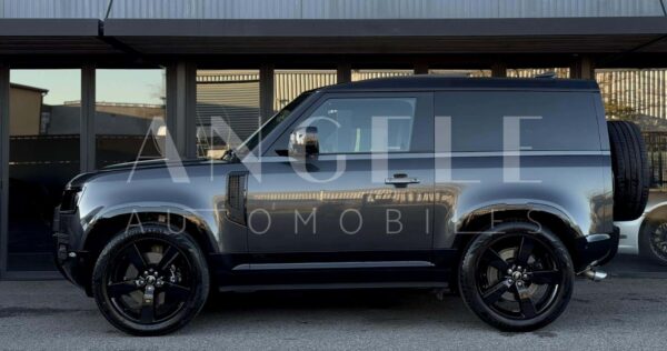 LAND ROVER DEFENDER – Image 4