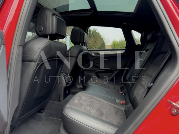 MACAN GTS – Image 13