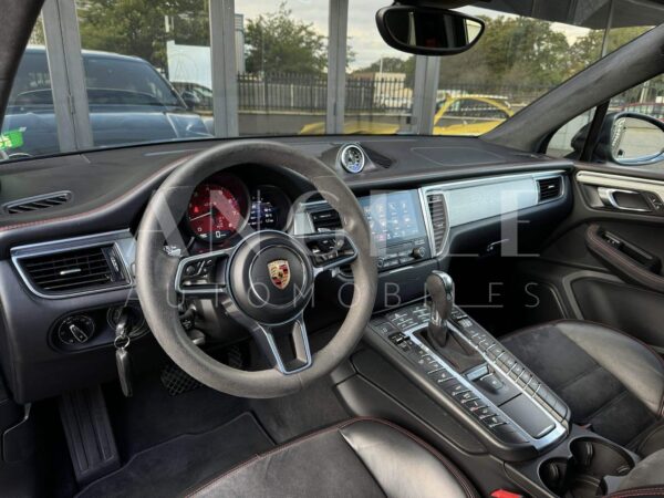 MACAN GTS – Image 13