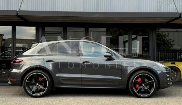 MACAN GTS – Image 21