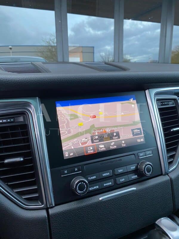 Porsche Macan 3.0 – Image 11