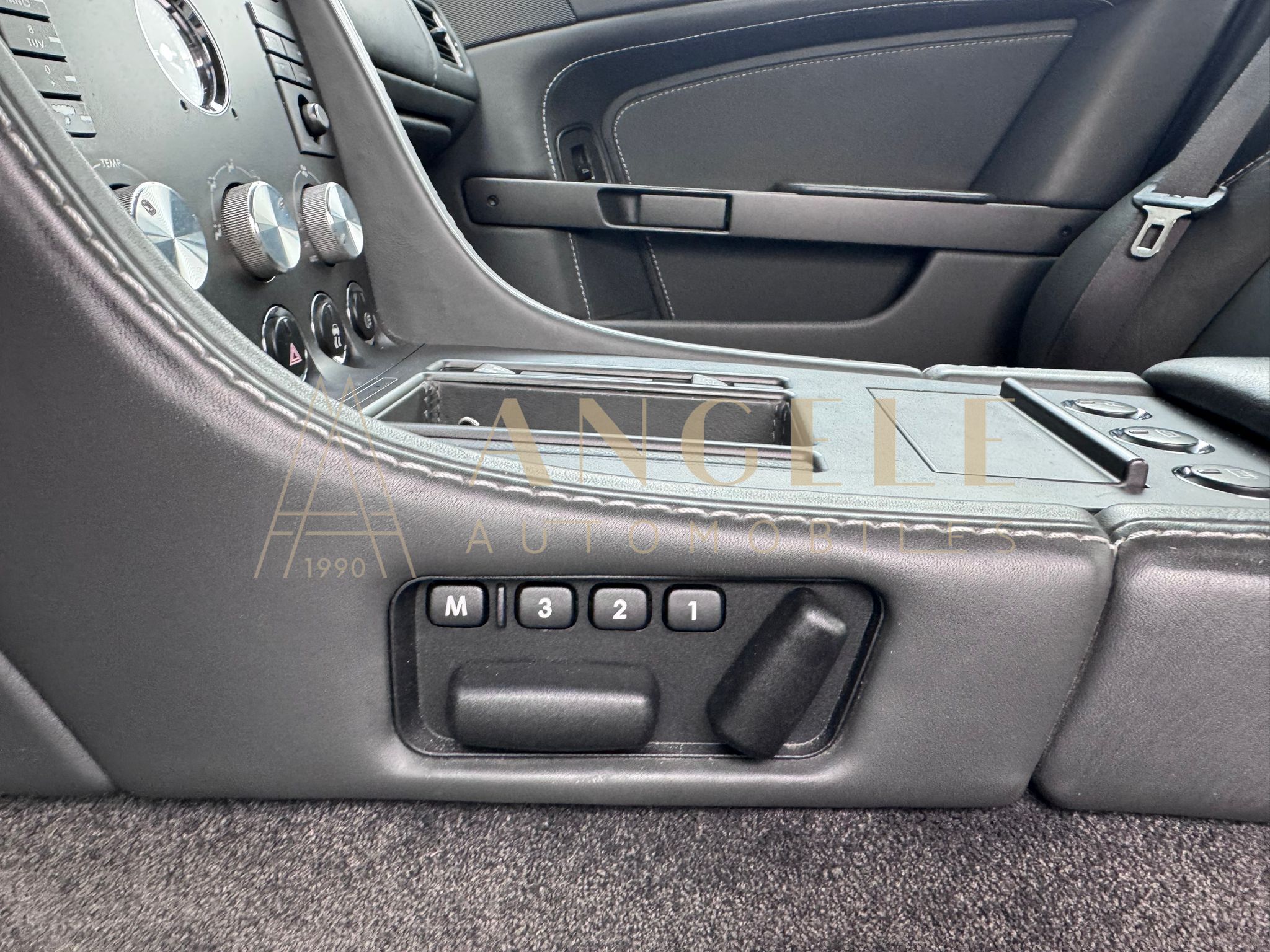 ASTON MARTIN VANTAGE TOULOUSE ANGELE AUTOMOBILES